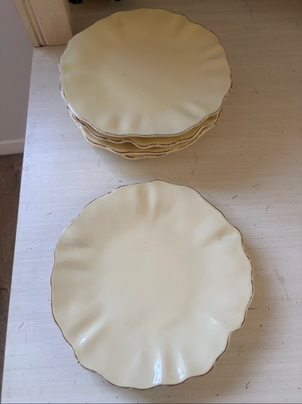 VIETRI Set of 5 Small Cream/ yellow 
Plates